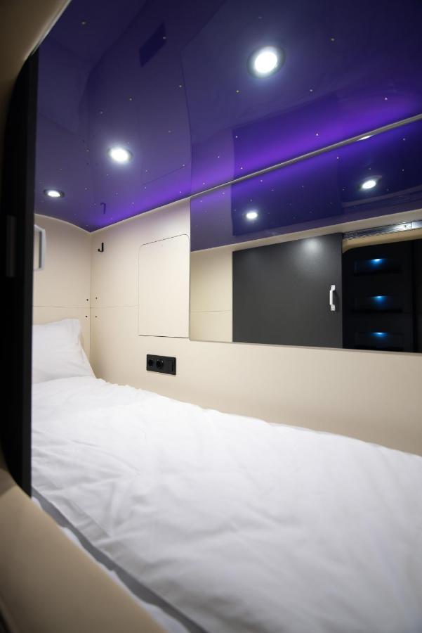 Capsule Hotel Constellation 91 Lviv Exterior photo